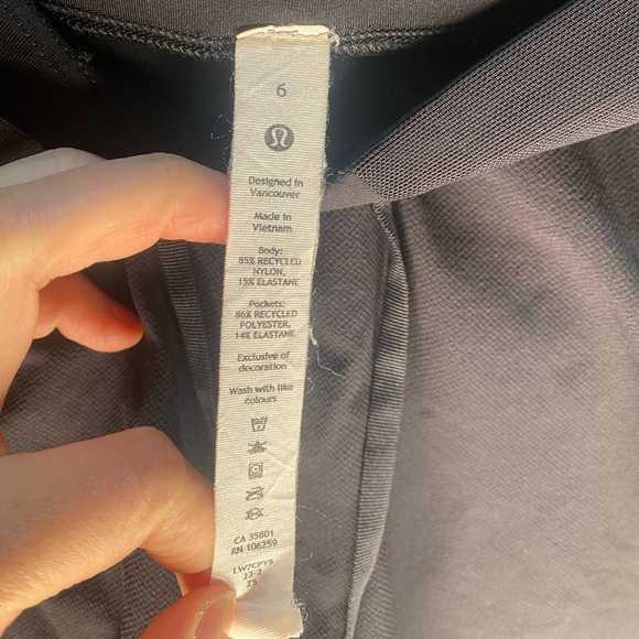 Lulu lemon shorts 6 - Picture 3 of 3